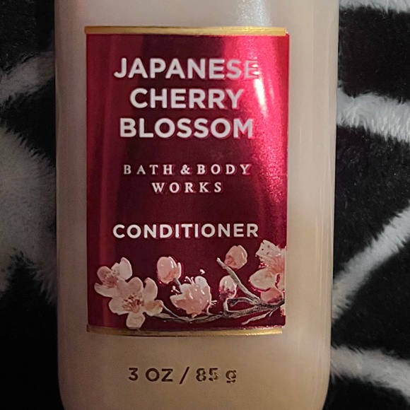 Bath and Body Works Japanese Cherry Blossom conditioner - Picture 1 of 2